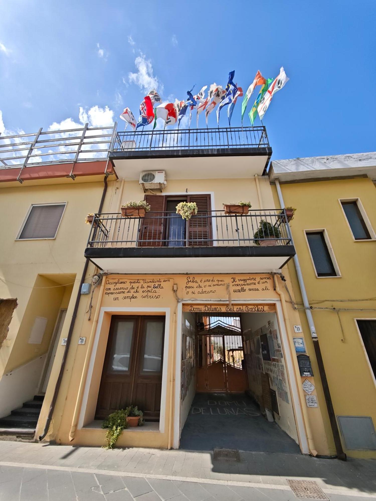 B&B Domu Delunas Giba Экстерьер фото