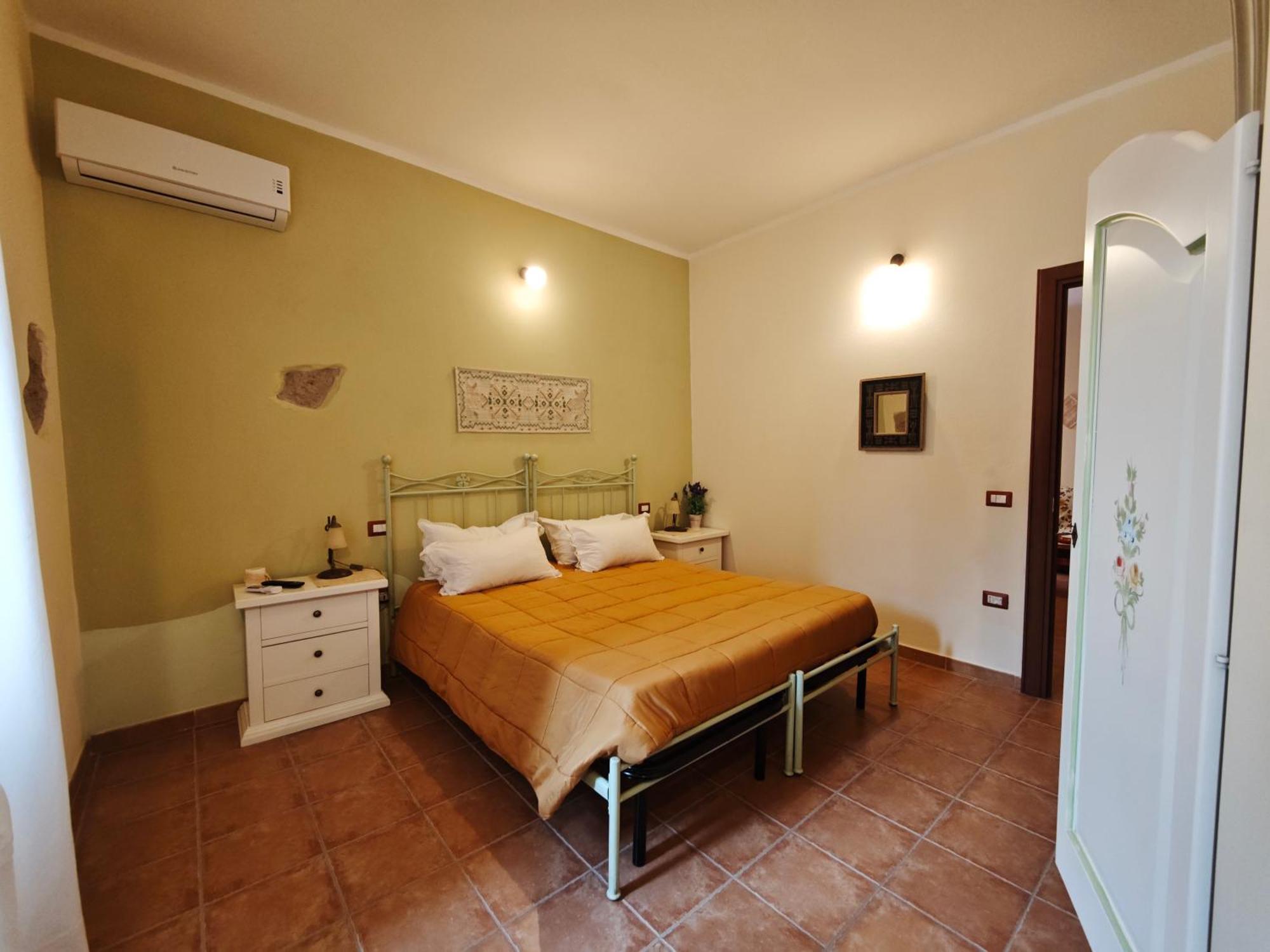 B&B Domu Delunas Giba Экстерьер фото